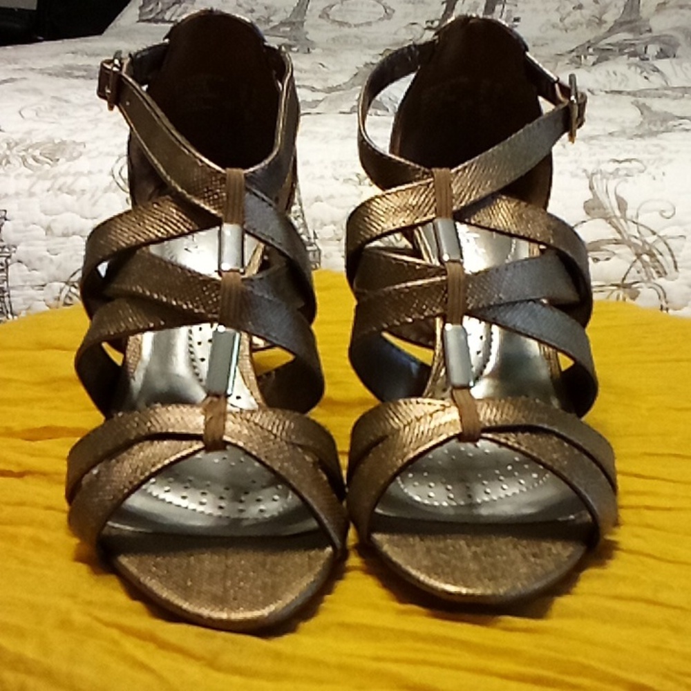Dexflex Comfort Bronze Strappy Heels Size 9W